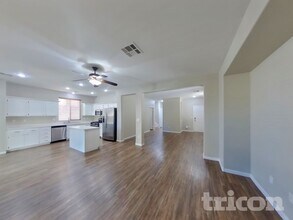 8504 Last Point Ave in Las Vegas, NV - Foto de edificio - Building Photo