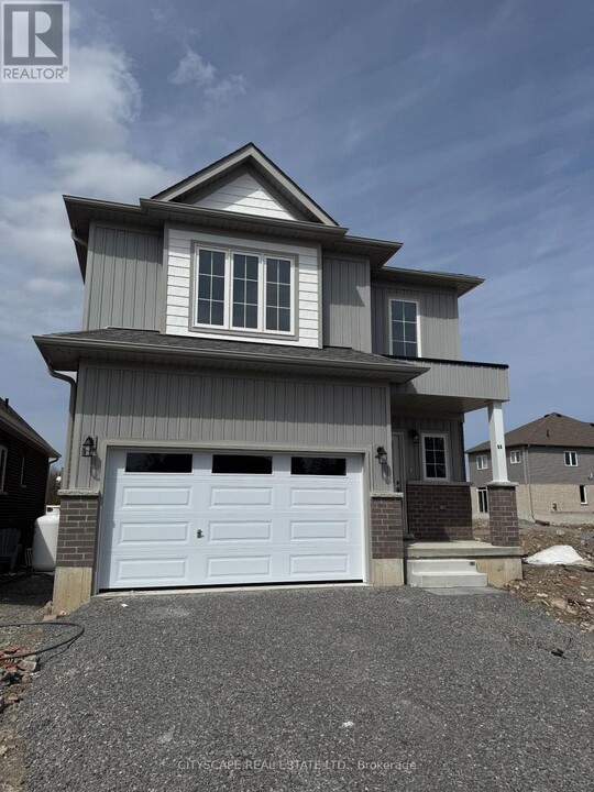 66 Hillcroft Wy in Kawartha Lakes, ON - Building Photo