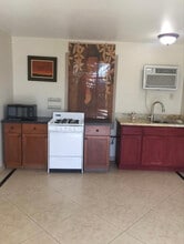 19211 Dodge Ave in Santa Ana, CA - Foto de edificio - Building Photo