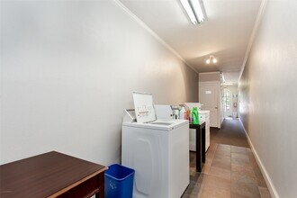 5900 Oram St, Unit 8 in Dallas, TX - Building Photo - Building Photo