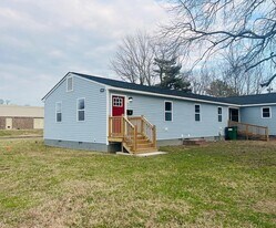 9448 Hospital Ave in Nassawadox, VA - Building Photo