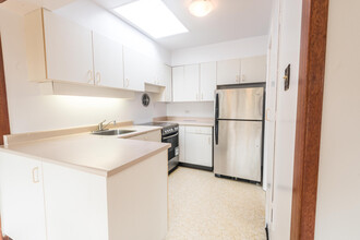 976 Humboldt St in Victoria, BC - Building Photo - Building Photo