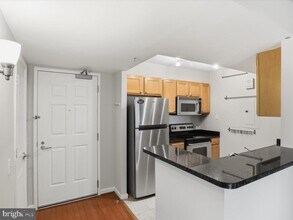 880 N Pollard St in Arlington, VA - Foto de edificio - Building Photo