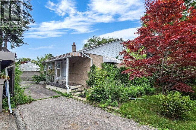 12 Briarfield Dr in Toronto, ON - Building Photo - Building Photo