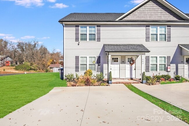 property at 604 W 8th St