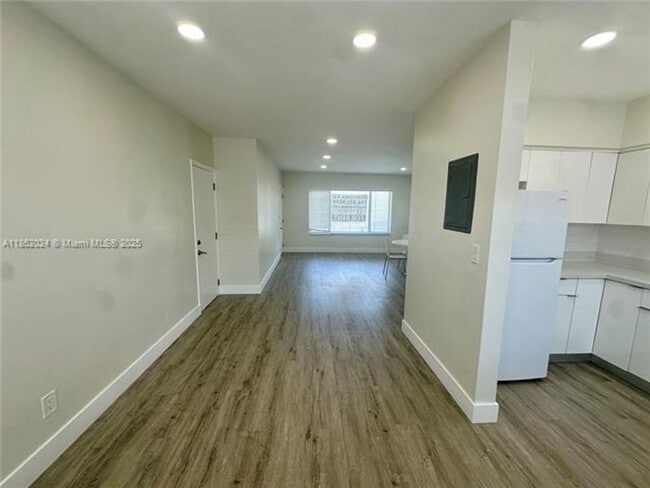 8125 Hawthorne Ave in Miami Beach, FL - Building Photo - Building Photo