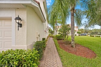 1084 Hampton Cir in Naples, FL - Building Photo - Building Photo