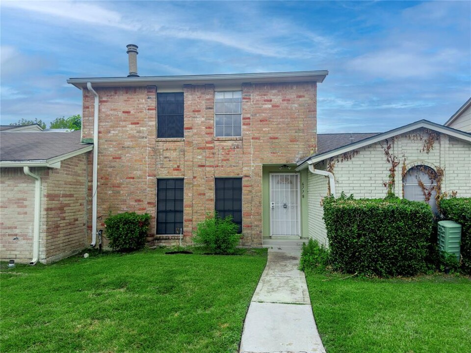 6778 Westwick Dr in Houston, TX - Building Photo