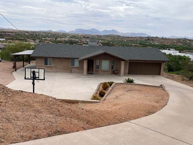 property at 922 Calle Mateos