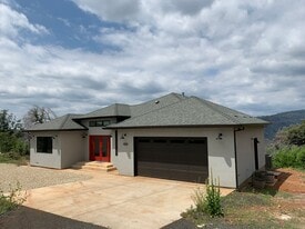 6190 Forty Oaks Ln in Paradise, CA - Building Photo