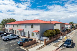 San Clemente Apartments in Albuquerque, NM - Building Photo - Building Photo