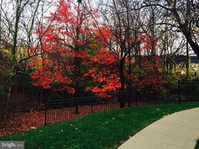 5700 Chapman Mill Dr in North Bethesda, MD - Building Photo - Building Photo