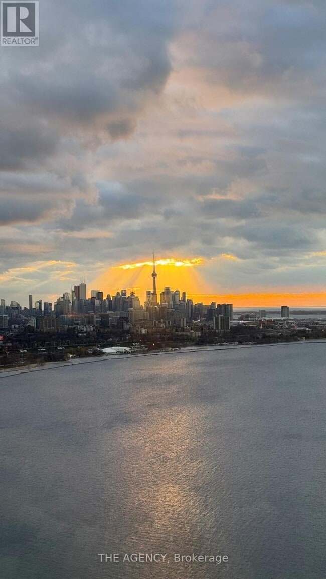 1 Palace Pier Ct in Toronto, ON - Building Photo - Building Photo