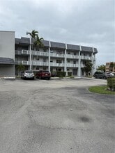 6650 Royal Palm Blvd in Margate, FL - Building Photo - Building Photo