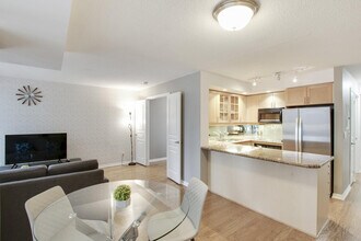 1104-140 Simcoe St in Toronto, ON - Building Photo - Building Photo
