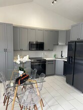 826 Wiggins Pass Rd in Naples, FL - Building Photo - Building Photo