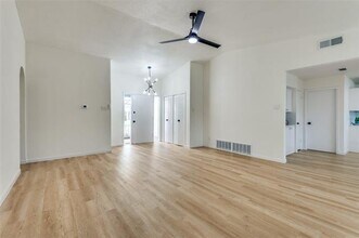 2023 Brentwood Ln in Carrollton, TX - Building Photo - Building Photo
