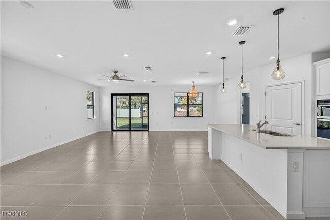 24844 Surf Hvn Ln in Bonita Springs, FL - Building Photo - Building Photo