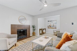 6700 Cooper Ln in Austin, TX - Building Photo