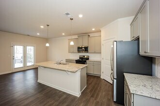 101 Shadow Gln Rd in Fairburn, GA - Foto de edificio - Building Photo