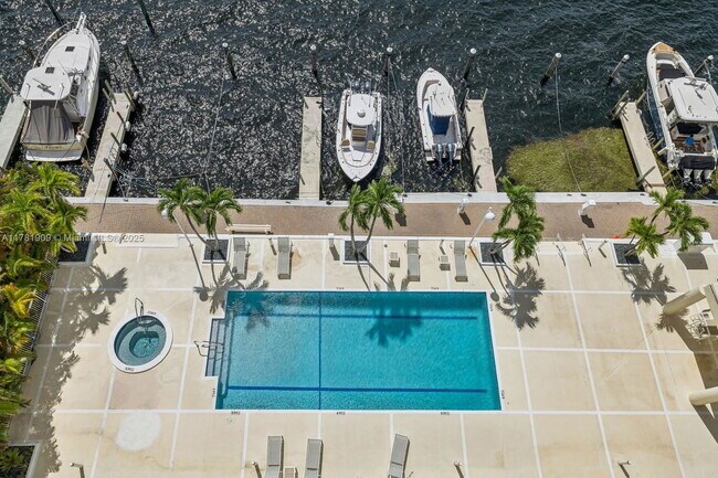 1690 S Bayshore Ln in Miami, FL - Building Photo - Building Photo