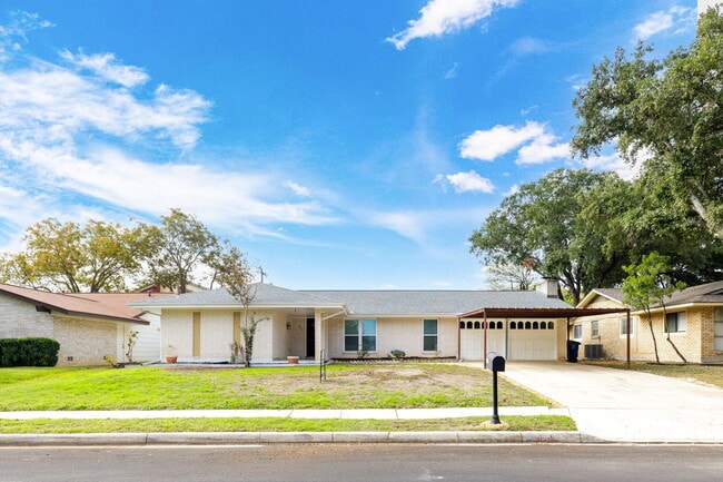 10615 Lands Run St in San Antonio, TX - Building Photo - Building Photo