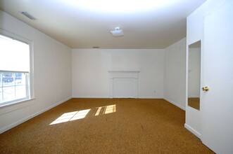 203 E Main St in Mount Olive, NC - Building Photo - Building Photo