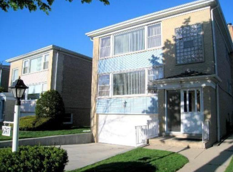 6747 N Harding Ave, Unit #1 in Lincolnwood, IL - Foto de edificio