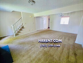 12 Owl Creek Ct in Hampton, VA - Building Photo - Building Photo
