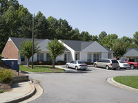 Sheffield Manor Apartments in Siler City, NC - Foto de edificio - Building Photo