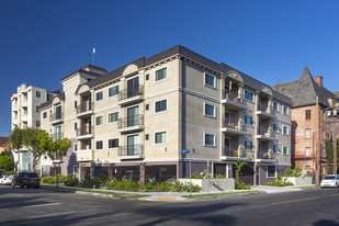 901 S Gramercy Dr in Los Angeles, CA - Building Photo