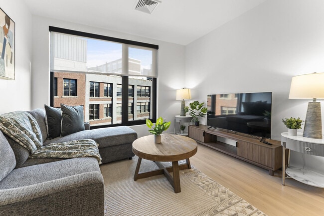 35 W 2nd St