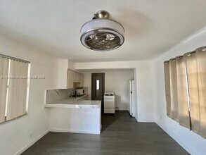 1930 Thomas St, Unit 1930 in Hollywood, FL - Foto de edificio - Building Photo