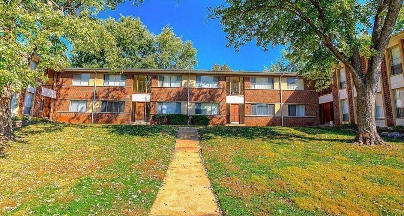 145 Reeb Ln in Florissant, MO - Building Photo
