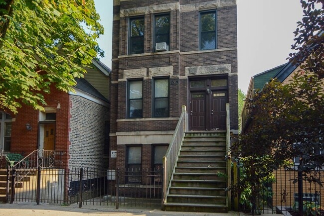property at 2031 W Moffat St