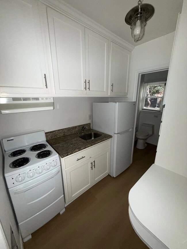 346 N Palm Dr, Unit 4
