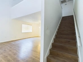 2124 Burton Dr in Austin, TX - Building Photo - Building Photo