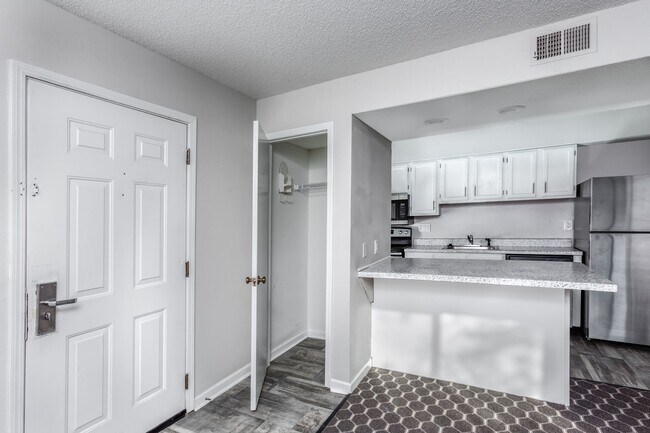 The Vibe @ 8035 photo'