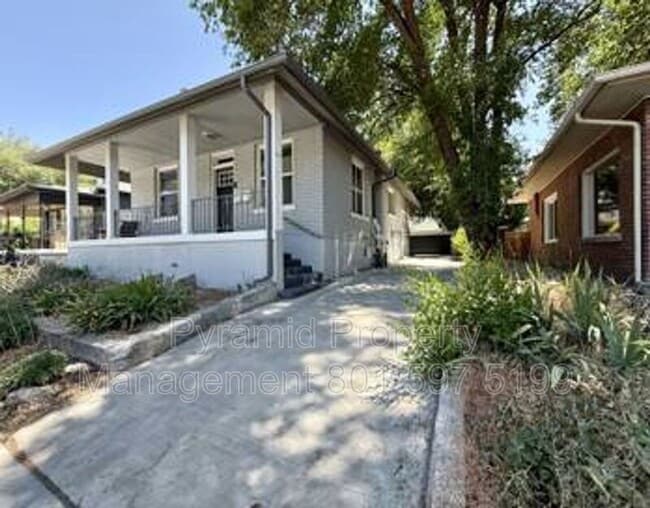 property at 652 E Roosevelt Ave