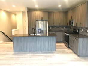 61550 SW Blakely Rd in Bend, OR - Foto de edificio - Building Photo