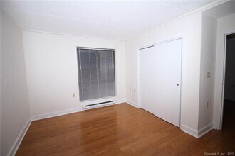 60 Strawberry Hill Ave in Stamford, CT - Building Photo - Building Photo