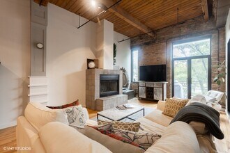 407 N Elizabeth St in Chicago, IL - Building Photo - Building Photo