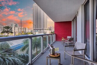2602 E Hallandale Beach Blvd in Hallandale Beach, FL - Building Photo - Building Photo