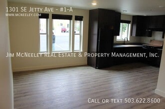 1301 SE Jetty Ave in Warrenton, OR - Building Photo - Building Photo