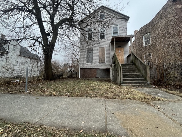 (2-unit): 1 unit (1/1), 1 unit (2/1) in Chicago, IL - Building Photo