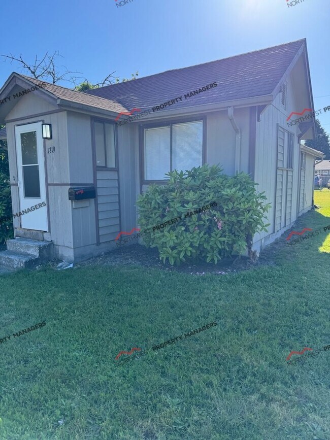 1319 Oxford Ave in Centralia, WA - Building Photo - Building Photo