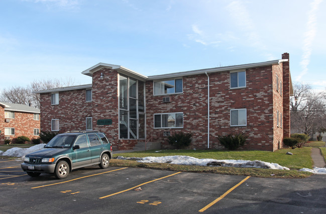 Stenson Manor Apartments in Rochester, NY - Building Photo - Building Photo