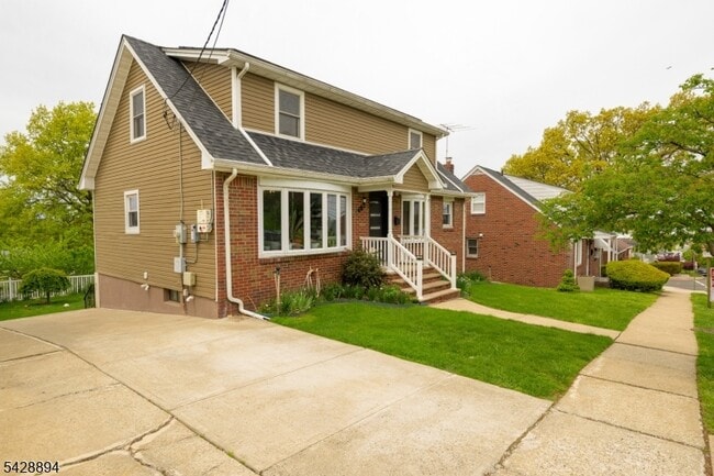 487 MacArthur Ave in Garfield, NJ - Building Photo - Building Photo