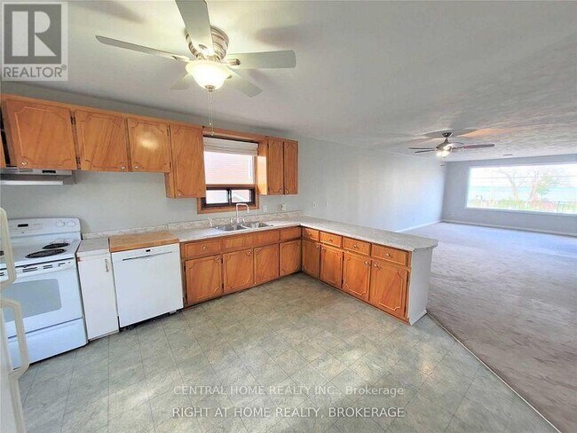 255 Bayview Ave in Georgina, ON - Building Photo - Building Photo