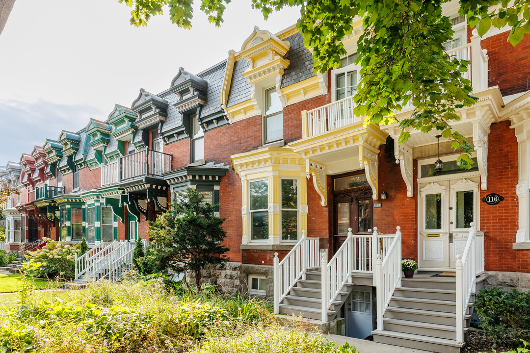 110 Blenheim Pl in Westmount, QC - Building Photo